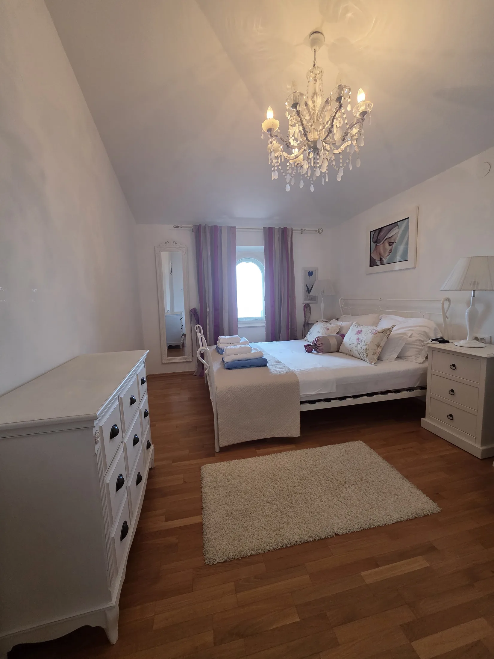 Čišćenje privatnog stana – prozor nakon profesionalnog čišćenja