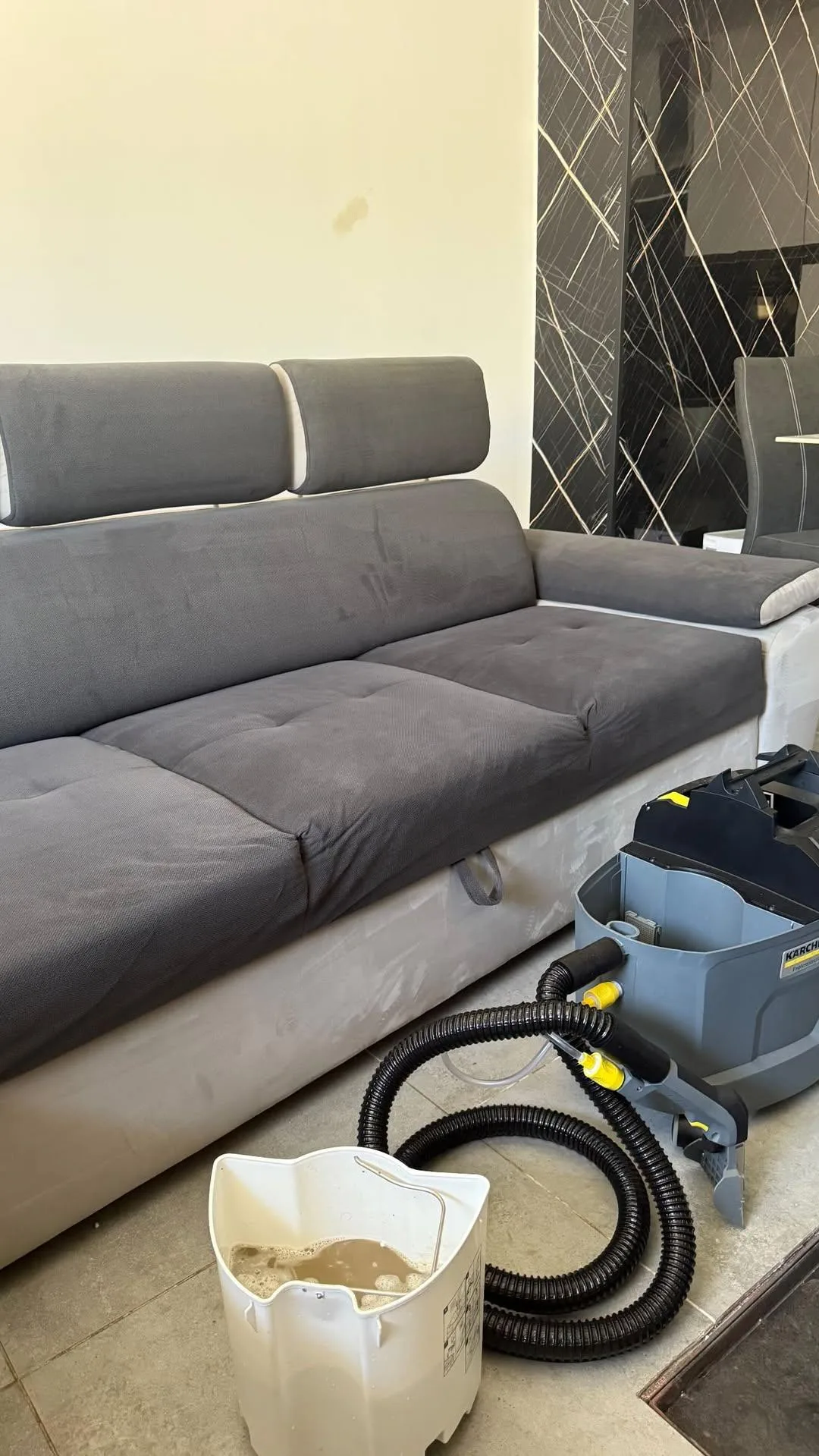 Profesionalno pranje tapeciranog namještaja u dnevnom boravku