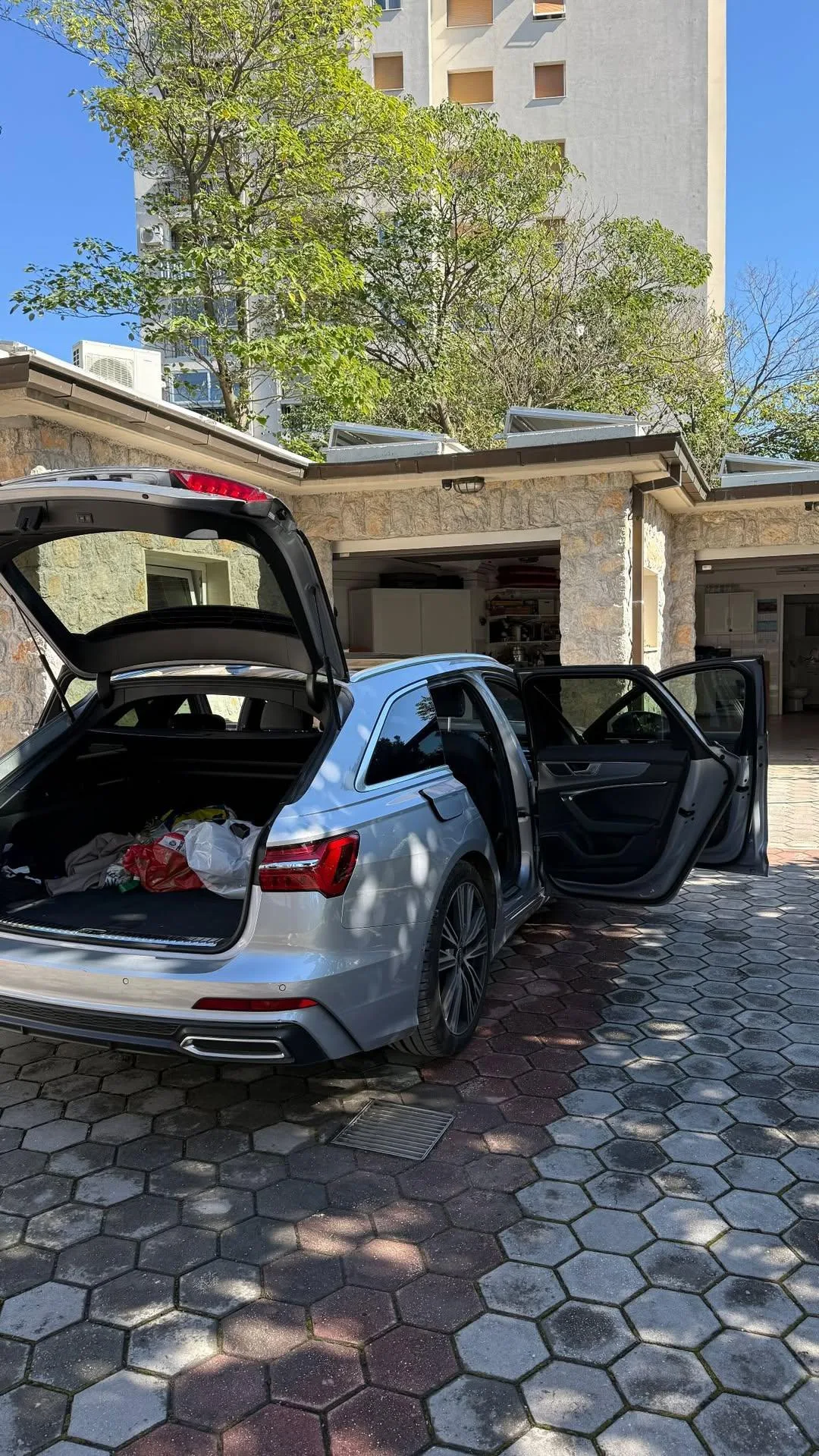 Temeljito vanjsko pranje vozila nakon svakodnevne upotrebe